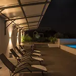 Simon Villa *