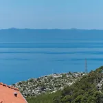 Simon Villa *