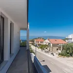 Simon Villa