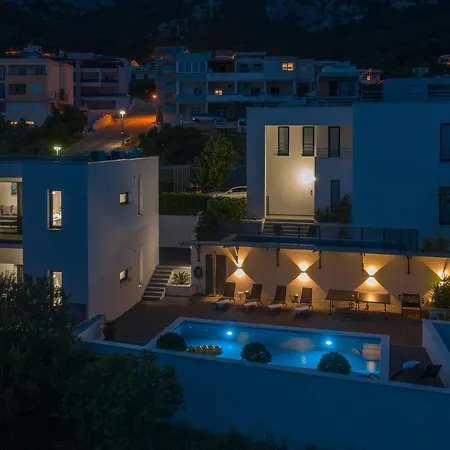 Simon فيلة ماكارسكا