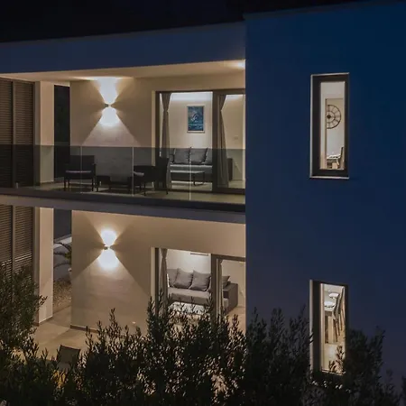 Simon Villa Makarska