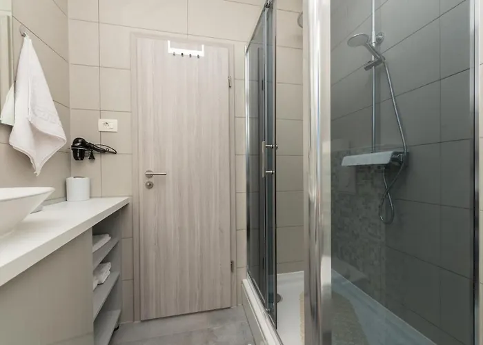 Simon Villa Makarska